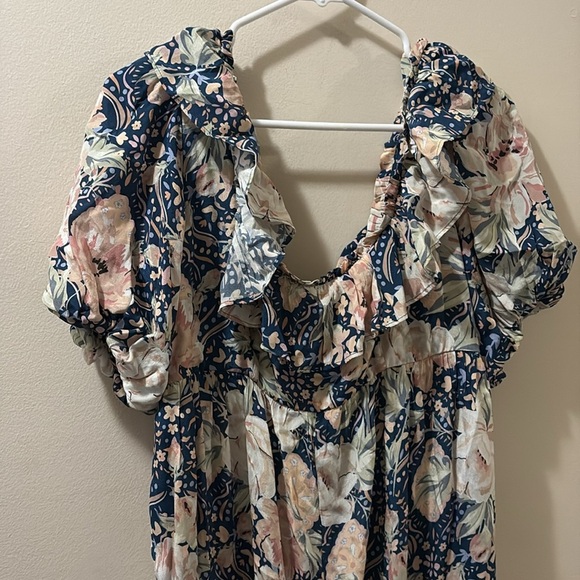 Yumi Kim Navy and Peach Floral jumpsuit - size large - puff sleeve - open back - Picture 2 of 10